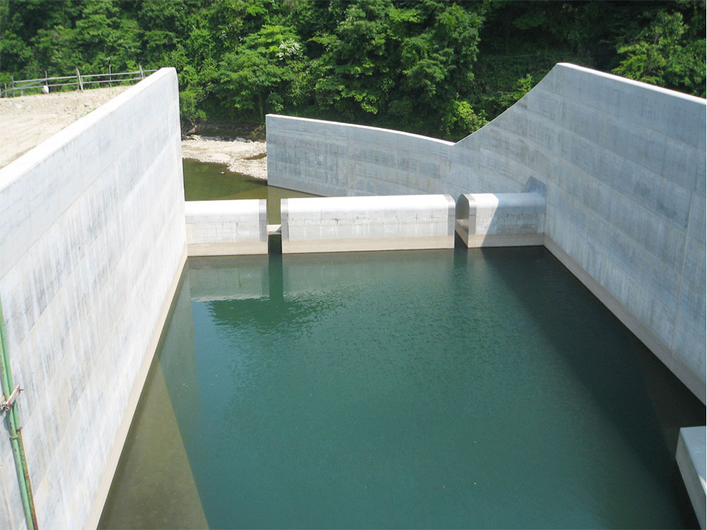 製品案内　高耐久性薄肉埋設型枠　ダクタルフォーム